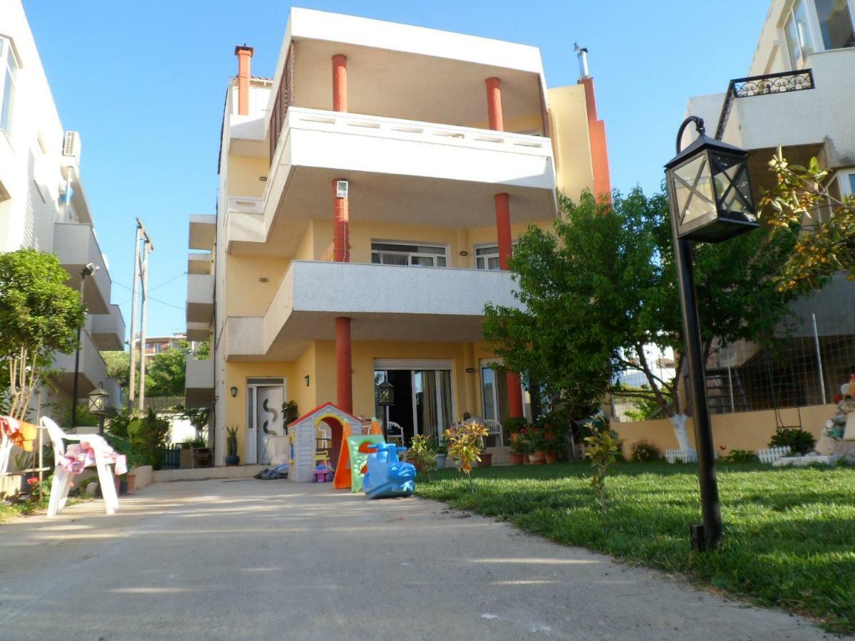 Menelaos Apartments Adelianos Kampos Buitenkant foto