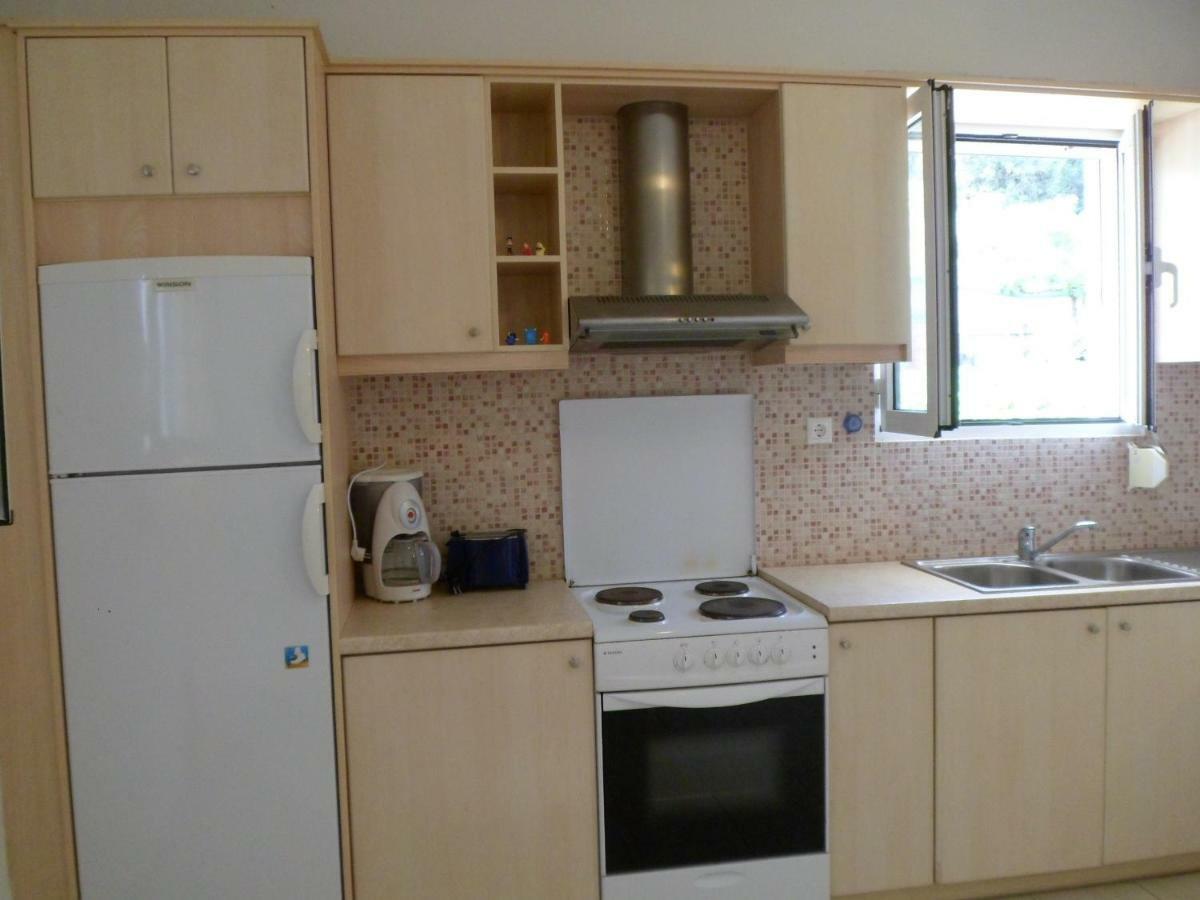 Menelaos Apartments Adelianos Kampos Buitenkant foto